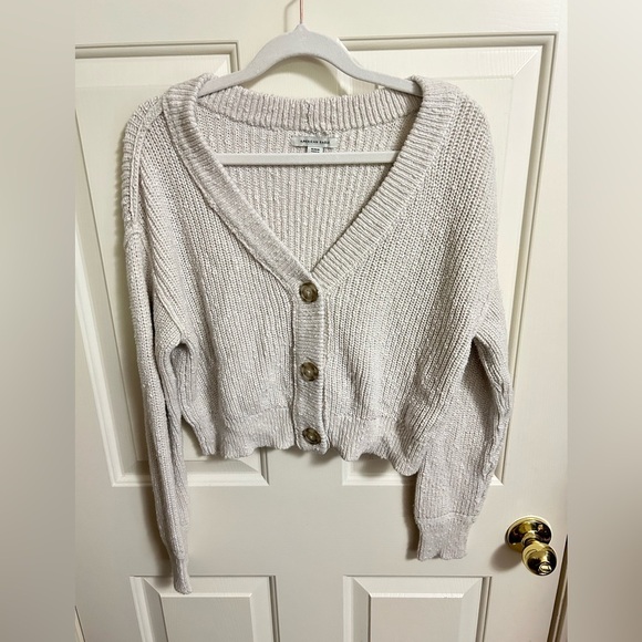 American Eagle AE Cropped Cable Knit Button Up Cardigan Sweater Size Medium - Picture 1 of 5